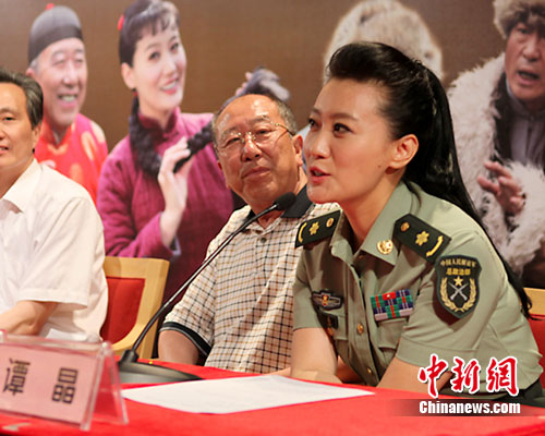 谭晶强势回归民族唱法 “跨界”出演《白毛女》--中国国情