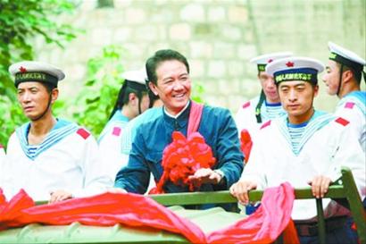 新剧角色被疑太完美 李幼斌:欣赏传统工人的美德--中国国情手册