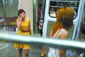 北京查处8间发廊足疗店 1名男子与裸女当场被抓--中国国情网