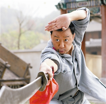 《弹孔》郭涛造型曝光 动作“滑稽”耍大刀(图)--中国国情网