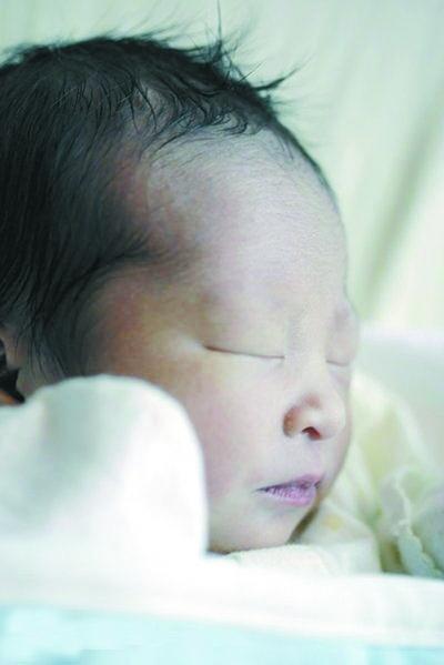 徐子淇平安产子 李家诚开心送妻价值千万珠宝--中国国情网