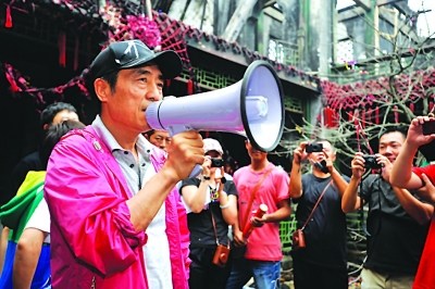 《金陵十三钗》22日杀青 张艺谋164天喊英语--中国国情网