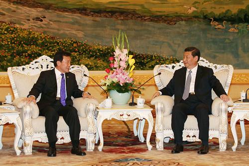 习近平会见韩国客人--中国国情手册