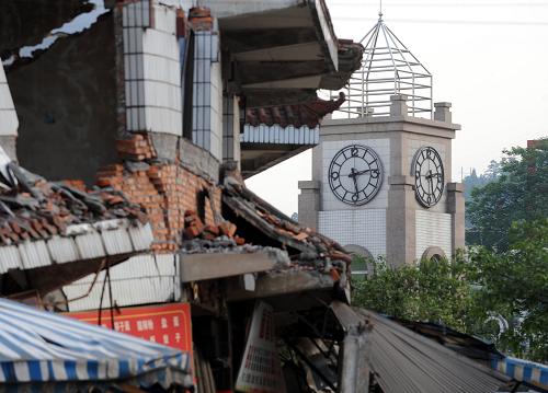 我国成功应对自然灾害和突发事件--中国国情手册