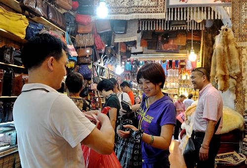 新疆国际大巴扎进入旅游旺季--中国国情手册