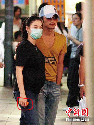 张柏芝参加《河东狮吼2》开机仪式 未戴婚戒(图)--中国国情