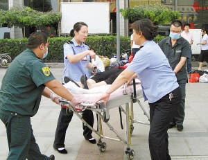 女子怀孕4个月火车站厕所内突然流产(图)--中国国情