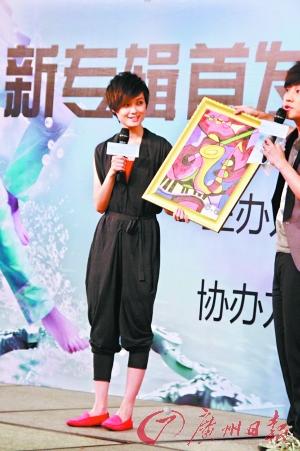李宇春不答“恨嫁”问题 答谢会入场券炒至近千元--中国国情网