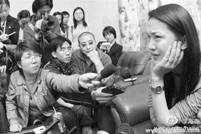 周迅九年前清纯旧照曝光 长发过肩紧皱眉头(图)--中国国情