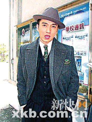 陈山聪穿马甲示爱何超云 看女友被蚊子咬心痛--中国国情