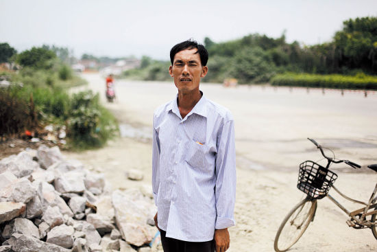 覃家兄妹的“山寨”收费站--中国国情网