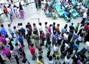 北京预约挂号平台上线半月 专家号仍一号难求(图)--中国国情