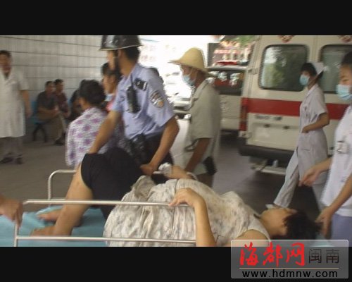 孕妇临盆打不到车报警 民警拉警报闯红灯护送(图)--中国国情网