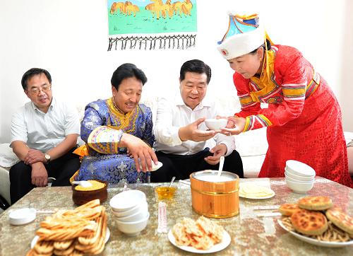 贾庆林在内蒙古鄂尔多斯调研--中国国情