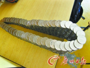 “力学哥”“炫富” 造“金钱帝国”(图)--中国国情手册