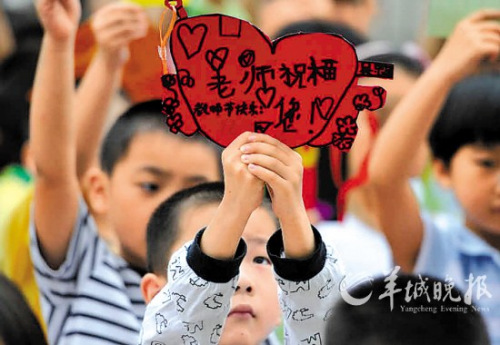 教授发微博倡议老师不收礼 网友戏称别闹了(图)--中国国情