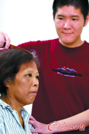 赴美留学生回国割肝救母亲--中国国情
