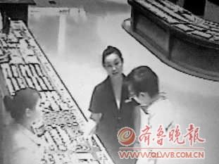 打工仔偷老板银行卡 刷卡百万买金条后套现(图)--中国国情手册