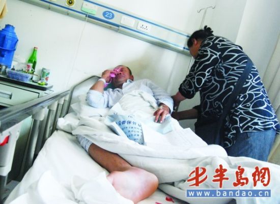 市民抓窃贼被推下高台受伤 无钱手术被停药--中国国情手册