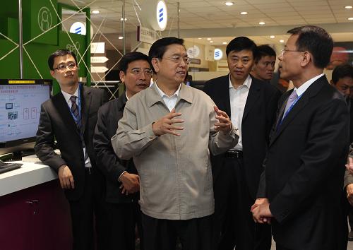 张德江参观2011年中国国际信息通信展--中国国情手册