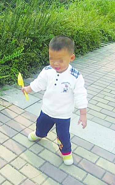 3岁男童患怪病全国求医屡遭拒 父母网络求助--中国国情