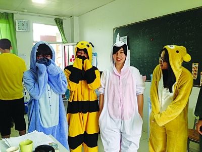 教师倡议学生穿睡衣上课 校方提醒别太性感--中国国情手册