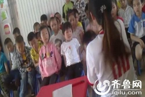 济南一家幼儿园女教师被曝体罚幼儿(图)--中国国情手册